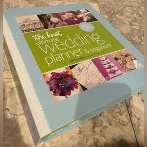 EUC The Knot Ultimate Wedding Planner & Organizer Binder